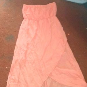 A light coral sleeveless dress